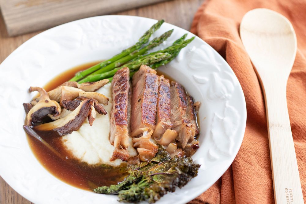 Keto-Friendly Deconstructed Ribeye Soup Bowl - Angela Ricardo